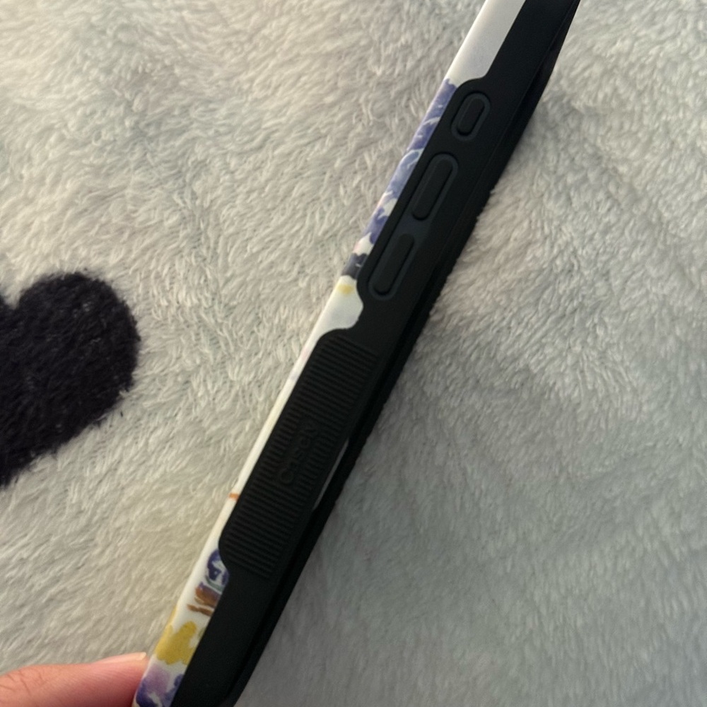 Casely iPhone 16 Pro The Met Series case - Picture 6 of 6